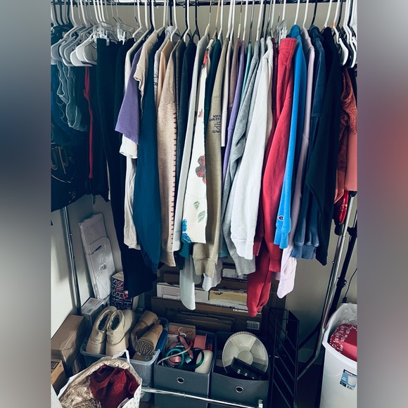 THRIFTEDBYKELBI IS LIVE - LIKE THIS TO BE NOTIFIED!🤍 - Picture 4 of 16